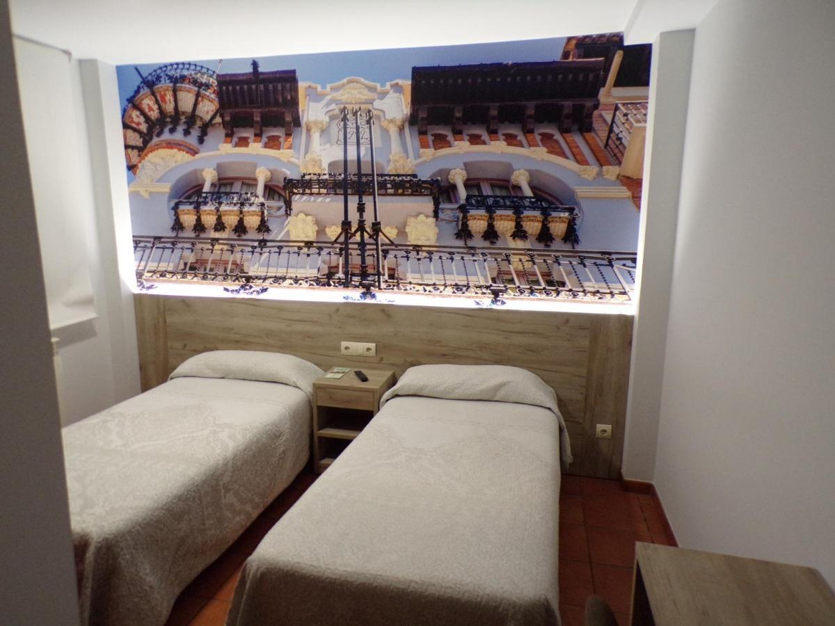 Hostal Serruchi Teruel Zewnętrze zdjęcie